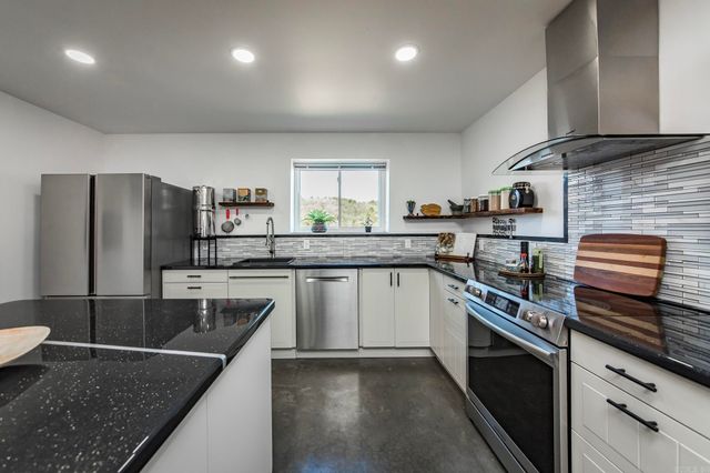 979 Marsh Mountain Rd., Pangburn, AR 72121