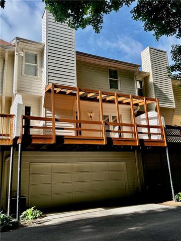 10 Huntington Place Drive, Atlanta, GA 30350