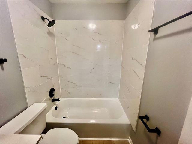 10 Huntington Place Drive, Atlanta, GA 30350