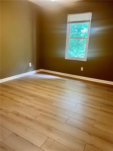 10 Huntington Place Drive, Atlanta, GA 30350