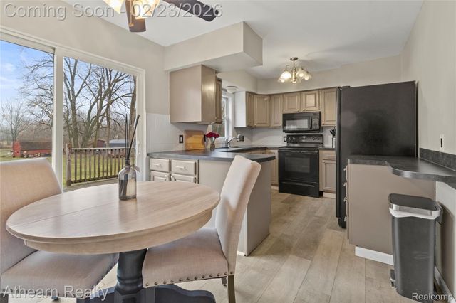 3053 Eastgate Street, Burton, MI 48519