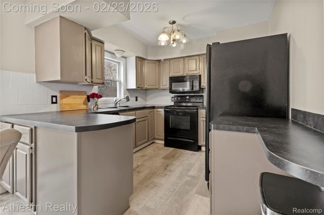 3053 Eastgate Street, Burton, MI 48519