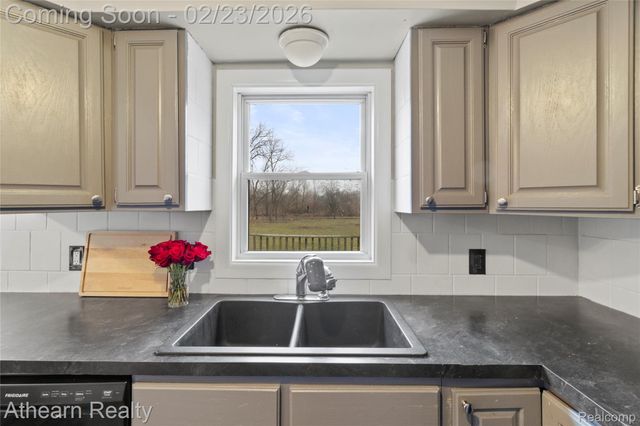 3053 Eastgate Street, Burton, MI 48519