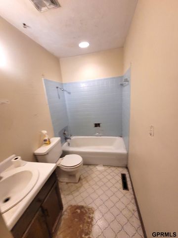 715 Lila Avenue, Bellevue, NE 68005