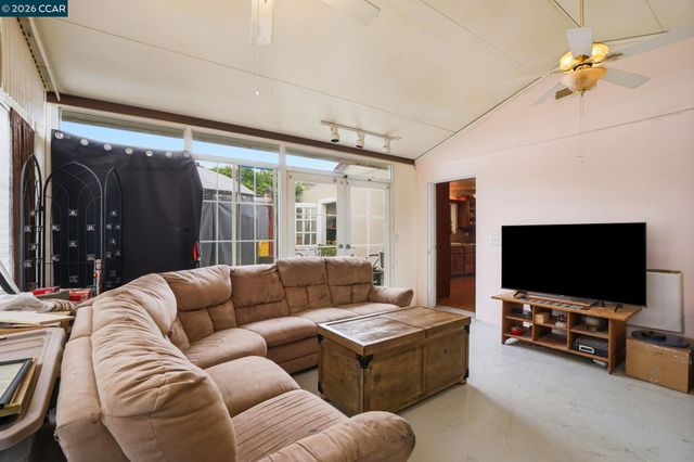 1035 Santa Fe Ave, Martinez, CA 94553