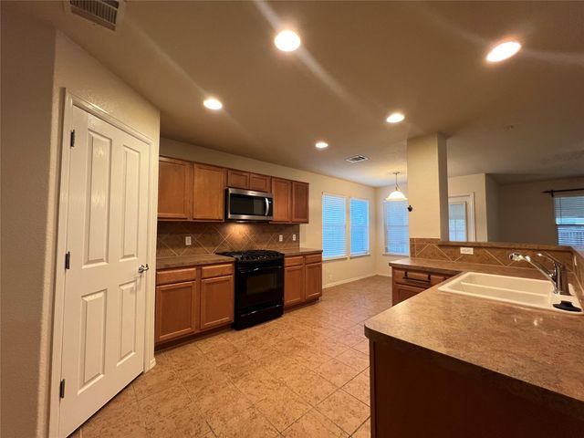 293 Camelia PKWY, Kyle, TX 78640