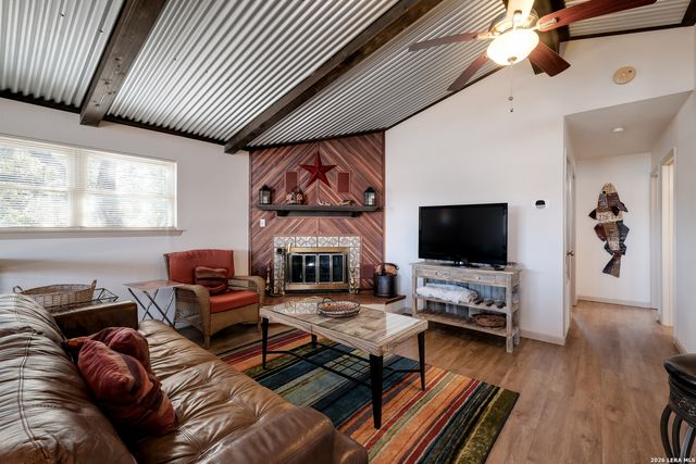 1512 Skyline, Canyon Lake, TX 78133