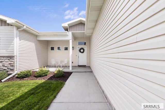 431 S Idaho Avenue, Sugar City, ID 83448