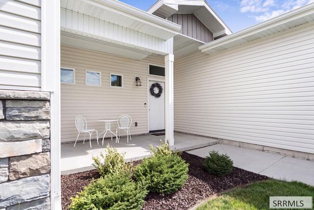 431 S Idaho Avenue, Sugar City, ID 83448