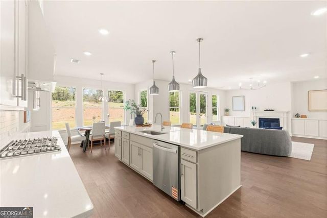 8290 Creekside Overlook Drive, Gainesville, GA 30506