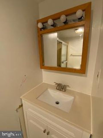 827 S BOND ST, Baltimore, MD 21231