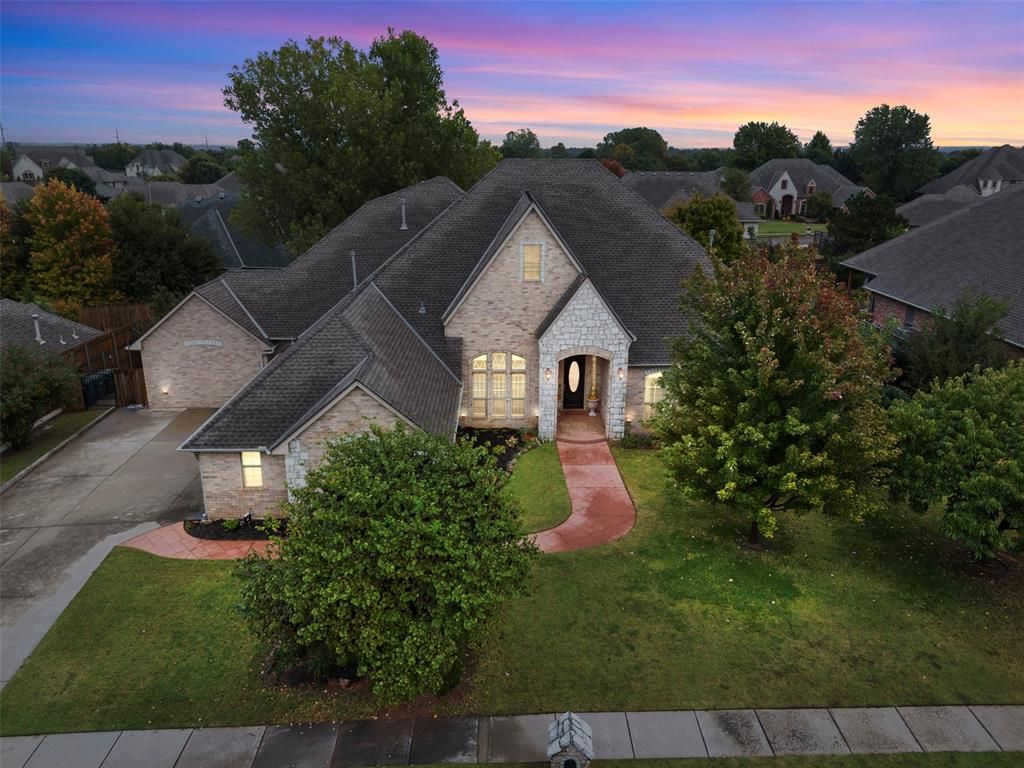 2716 Warwick Place, Edmond, OK 73013