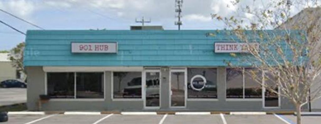 Image 1 of property listing at 901 SE Johnson Avenue, Stuart, FL 34994