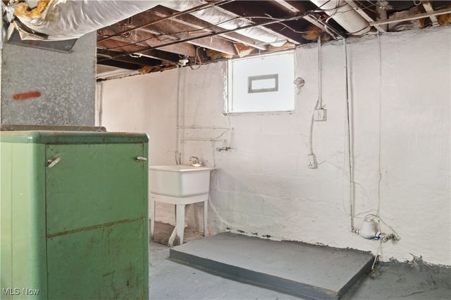 2458 Vestal Road, Youngstown, OH 44509