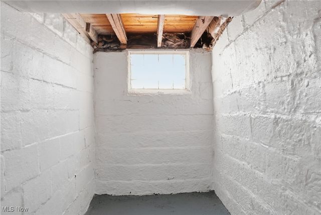 2458 Vestal Road, Youngstown, OH 44509