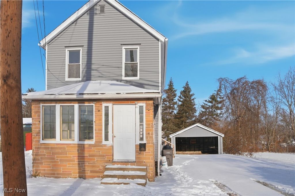 2458 Vestal Road, Youngstown, OH 44509