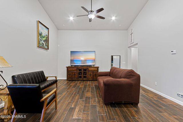 6061 Cinnamon Park Street, Sunland Park, NM 88063