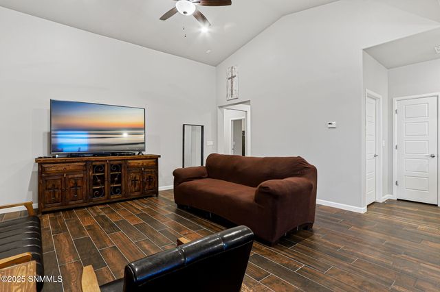 6061 Cinnamon Park Street, Sunland Park, NM 88063