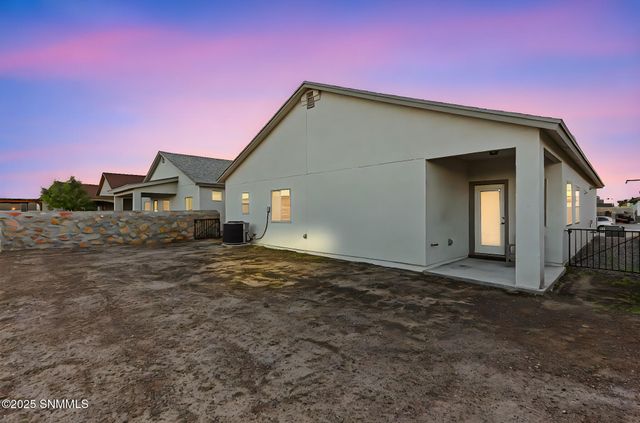 6061 Cinnamon Park Street, Sunland Park, NM 88063