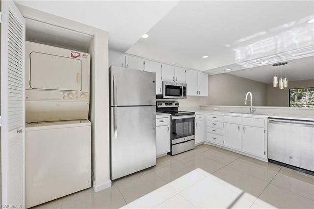 116 Pinebrook DR, Fort Myers, FL 33907