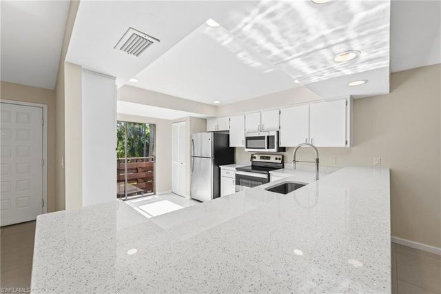 116 Pinebrook DR, Fort Myers, FL 33907