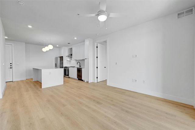 1701 Simond Ave 518, Austin, TX 78723