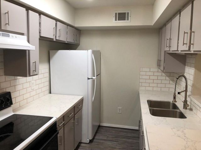 2100 S Wilcrest Drive S 121, Houston, TX 77042