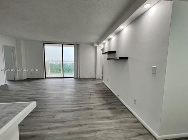 13499 Biscayne Blvd 1205, North Miami, FL 33181