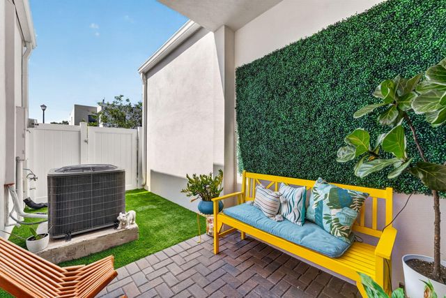 527 NW 17th Street, Fort Lauderdale, FL 33311
