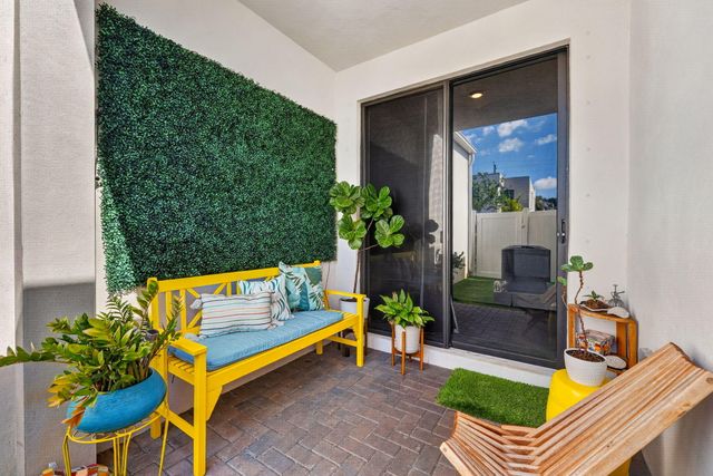 527 NW 17th Street, Fort Lauderdale, FL 33311