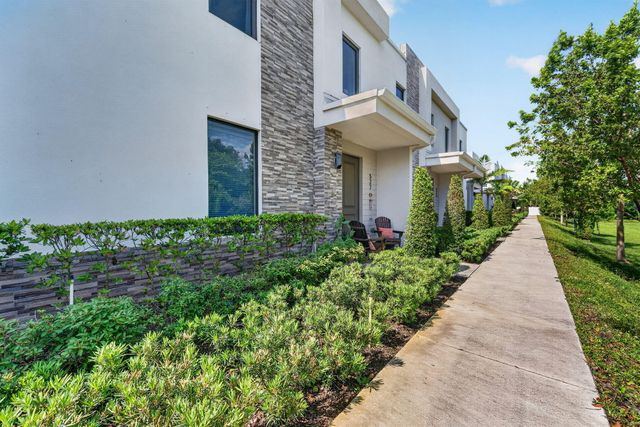 527 NW 17th Street, Fort Lauderdale, FL 33311