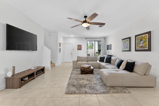 527 NW 17th Street, Fort Lauderdale, FL 33311