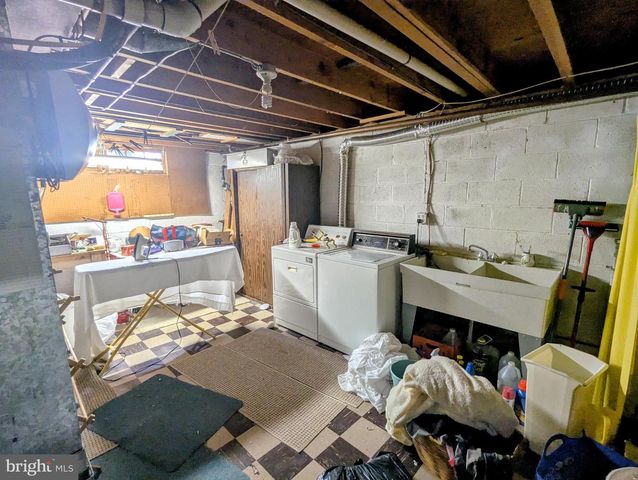 8421 HALLMARK CIR, Baltimore, MD 21234
