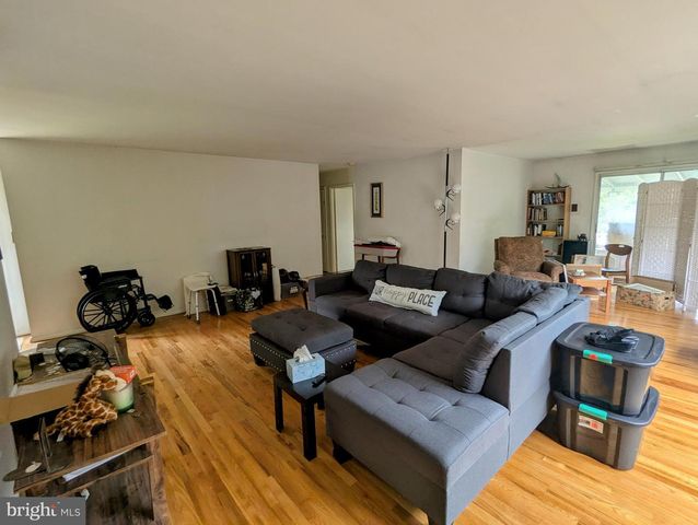 8421 HALLMARK CIR, Baltimore, MD 21234