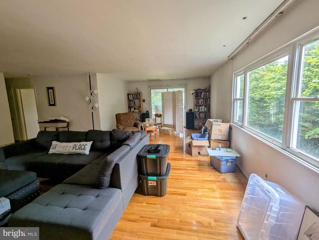 8421 HALLMARK CIR, Baltimore, MD 21234