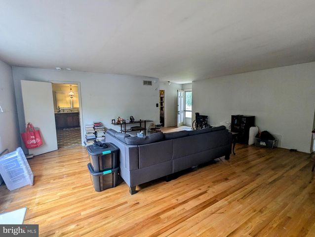 8421 HALLMARK CIR, Baltimore, MD 21234