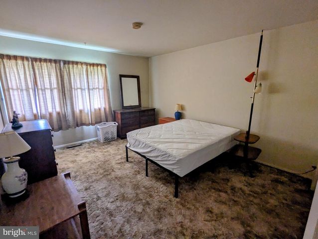 8421 HALLMARK CIR, Baltimore, MD 21234