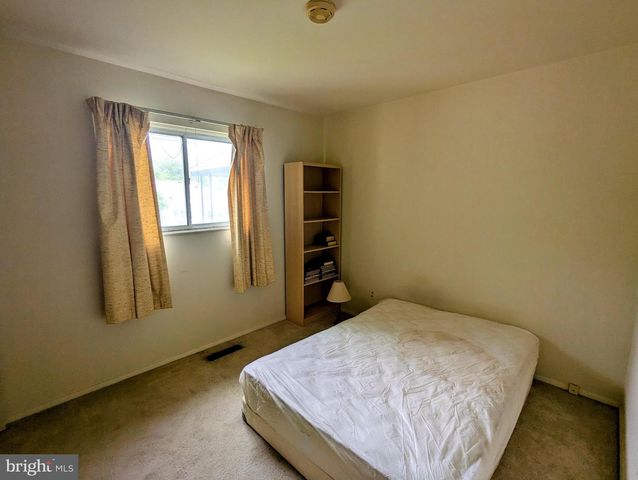 8421 HALLMARK CIR, Baltimore, MD 21234