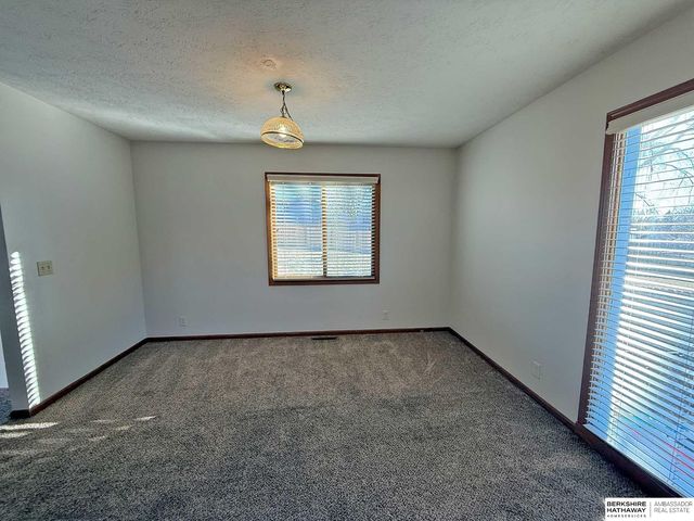 1611 S 168th Avenue, Omaha, NE 68130