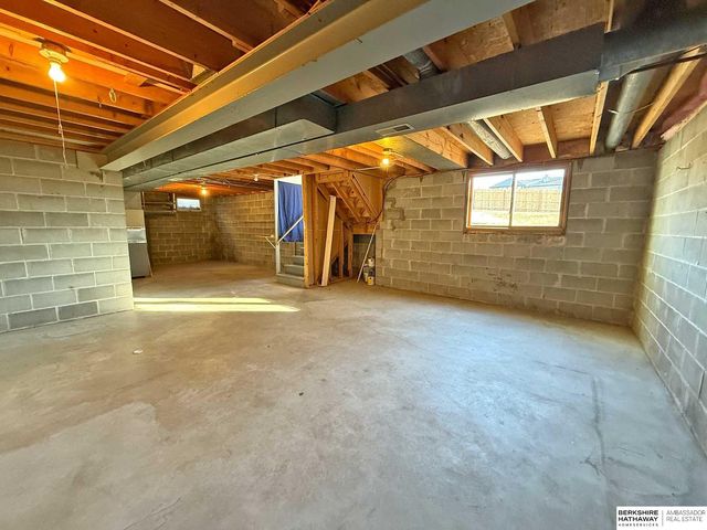 1611 S 168th Avenue, Omaha, NE 68130