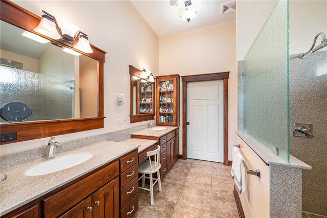 26793 W 100th Place, Olathe, KS 66061