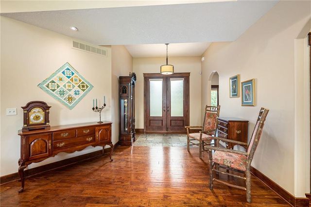 26793 W 100th Place, Olathe, KS 66061