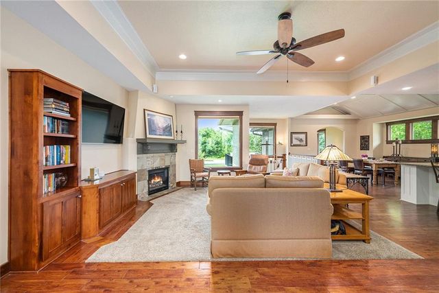 26793 W 100th Place, Olathe, KS 66061