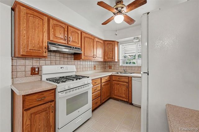 26313 Delton Street, Madison Heights, MI 48071