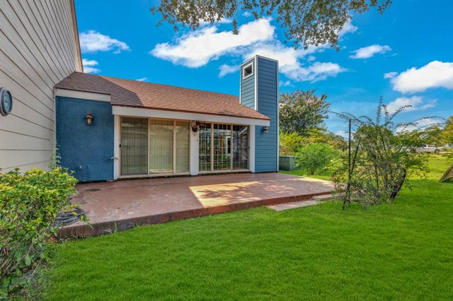 2001 Lakewood Court, Willis, TX 77318