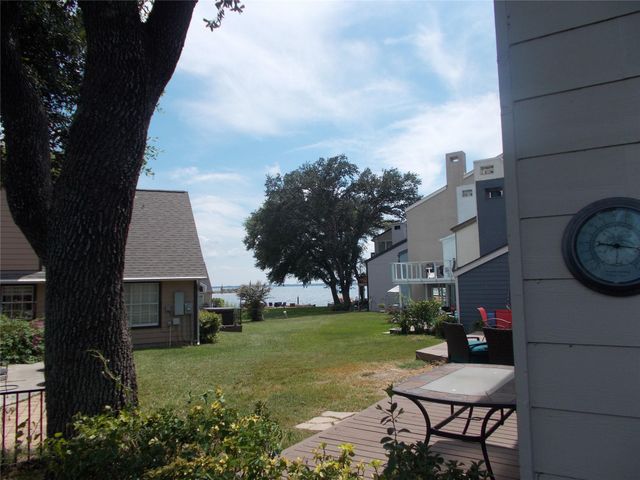 2001 Lakewood Court, Willis, TX 77318