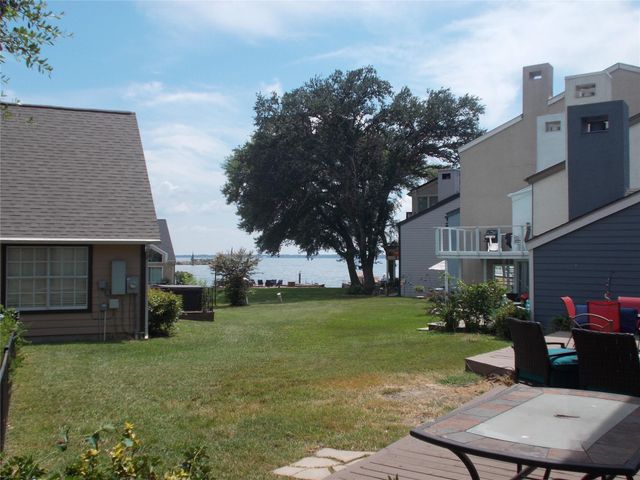 2001 Lakewood Court, Willis, TX 77318