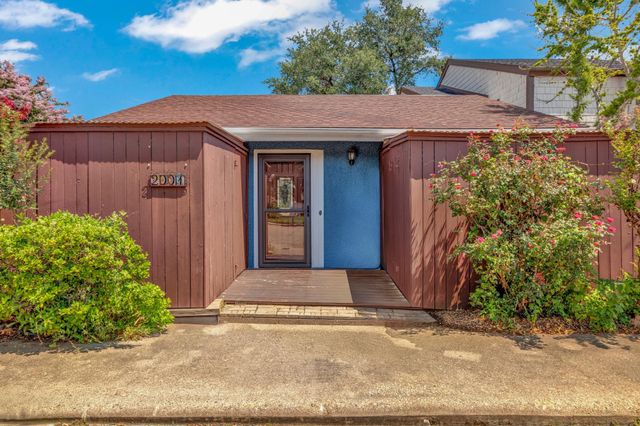 2001 Lakewood Court, Willis, TX 77318