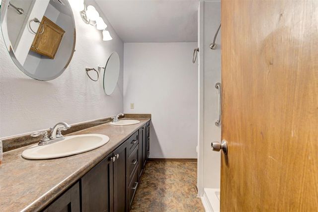 1113 NE 9th Court, Moore, OK 73160