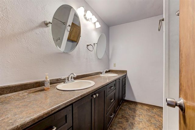 1113 NE 9th Court, Moore, OK 73160